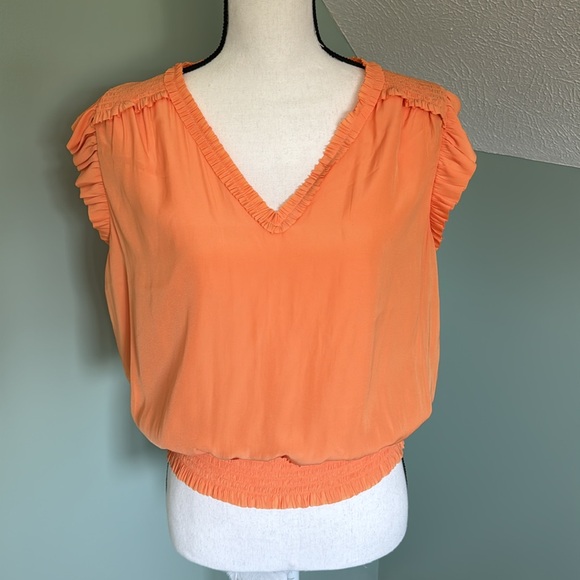 Evereve Brynlee Smocked Satin Top - Picture 6 of 14